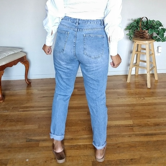 FAVORITE BLUE WASH 'MOM' JEANS - Picture 3 of 5